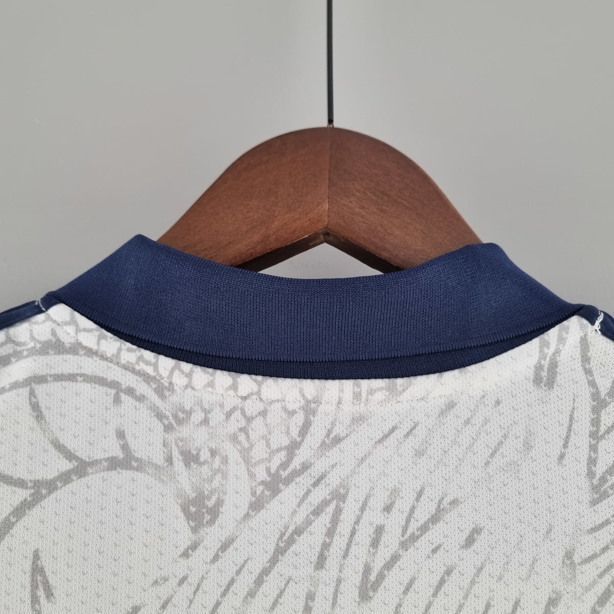 Camisola Real Madrid Edição Especial Dragão Chinês Branca 22/23 Retro