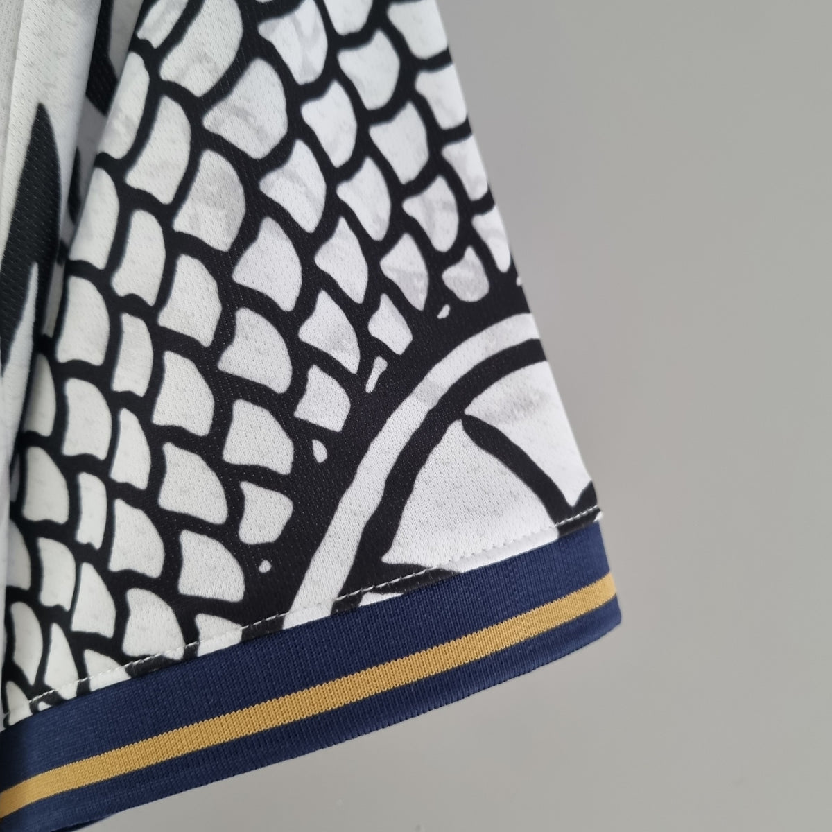 Camisola Real Madrid Edição Especial Dragão Chinês Branca 22/23 Retro