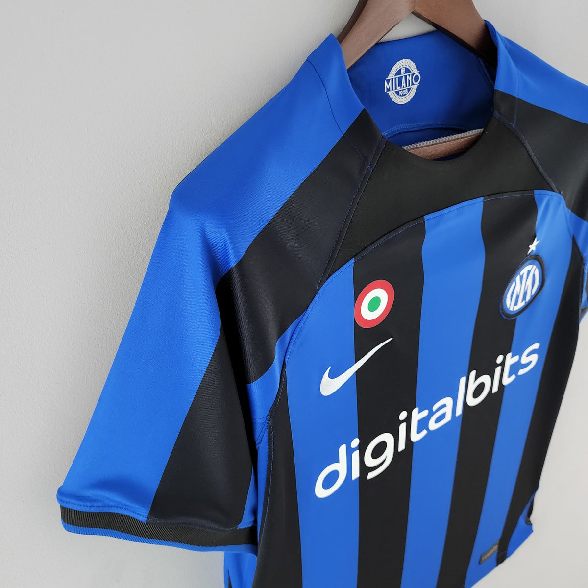 Camisola Inter de Milão Principal 22/23 Retro
