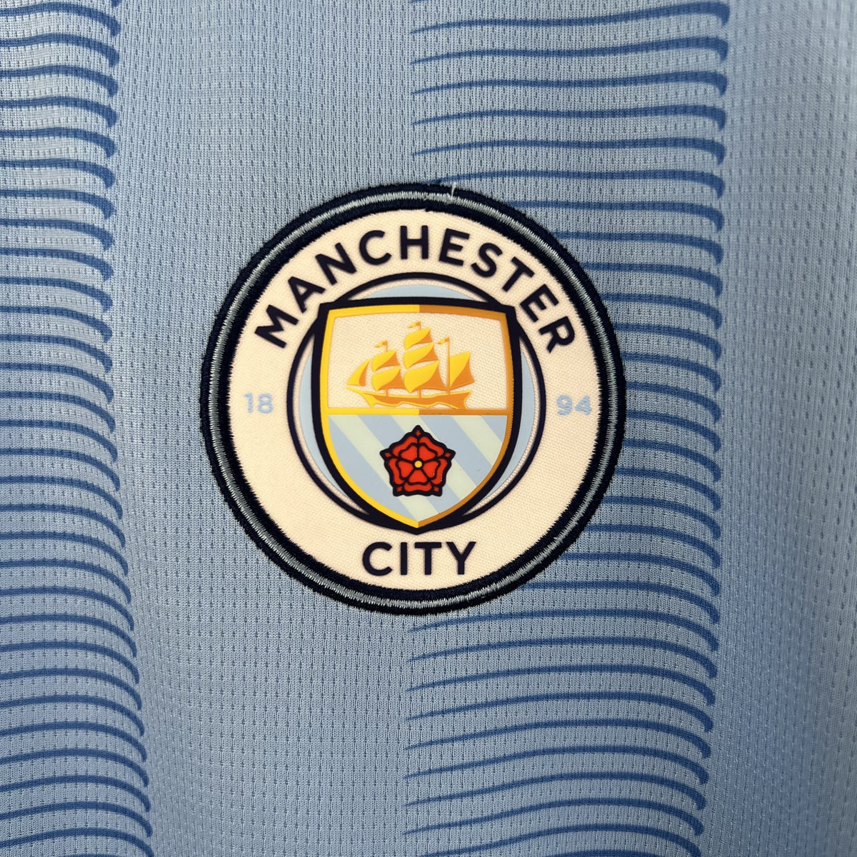 Camisola Manchester City Principal 23/24 Retro