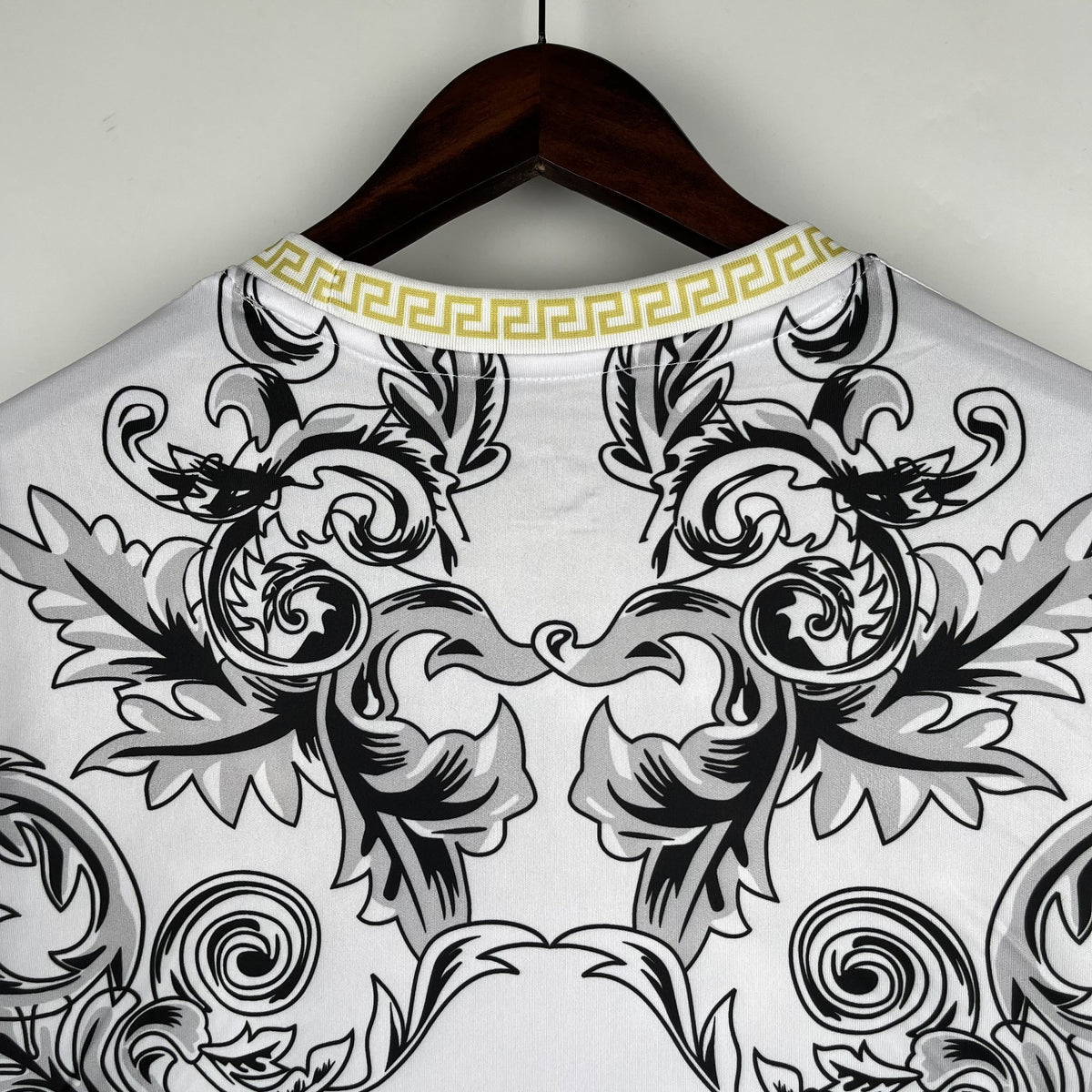 Camisola Itália Edição Especial Branca 23/24 Retro