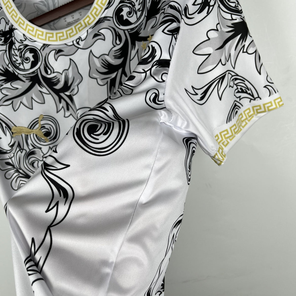 Camisola Itália Edição Especial Branca 23/24 Retro