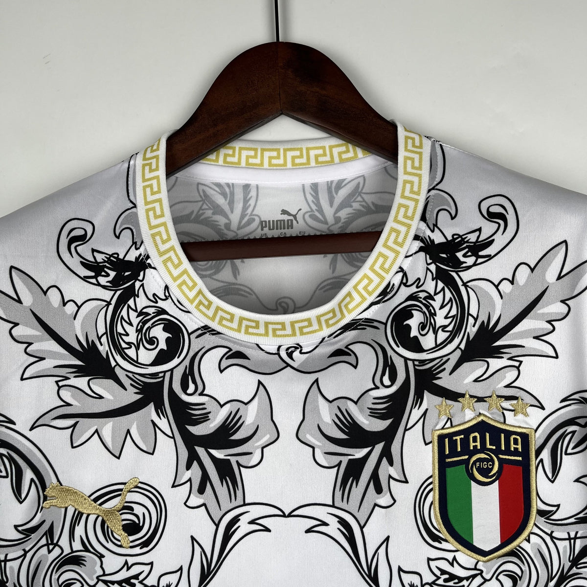 Camisola Itália Edição Especial Branca 23/24 Retro