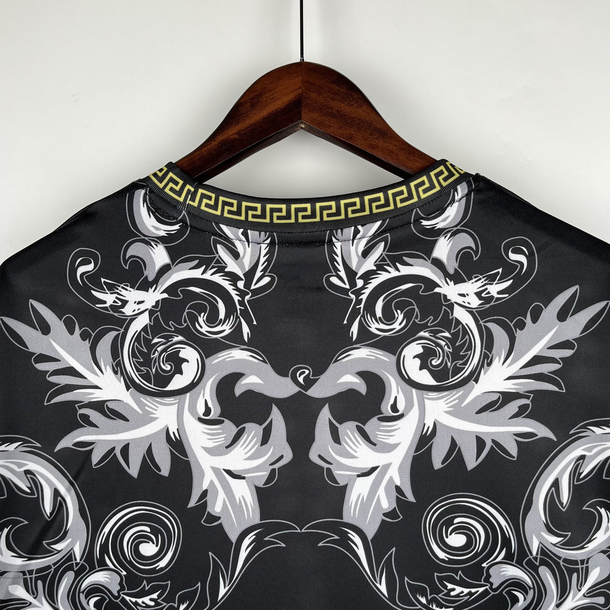 Camisola Itália Edição Especial Preta 23/24 Retro