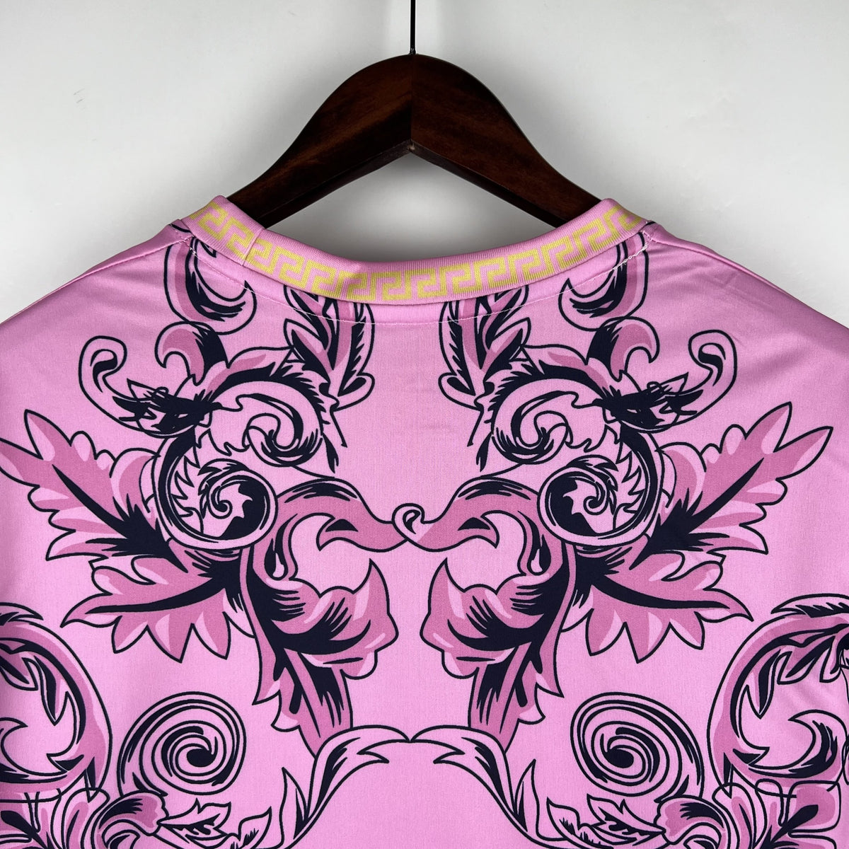 Camisola Itália Edição Especial Rosa 23/24 Retro