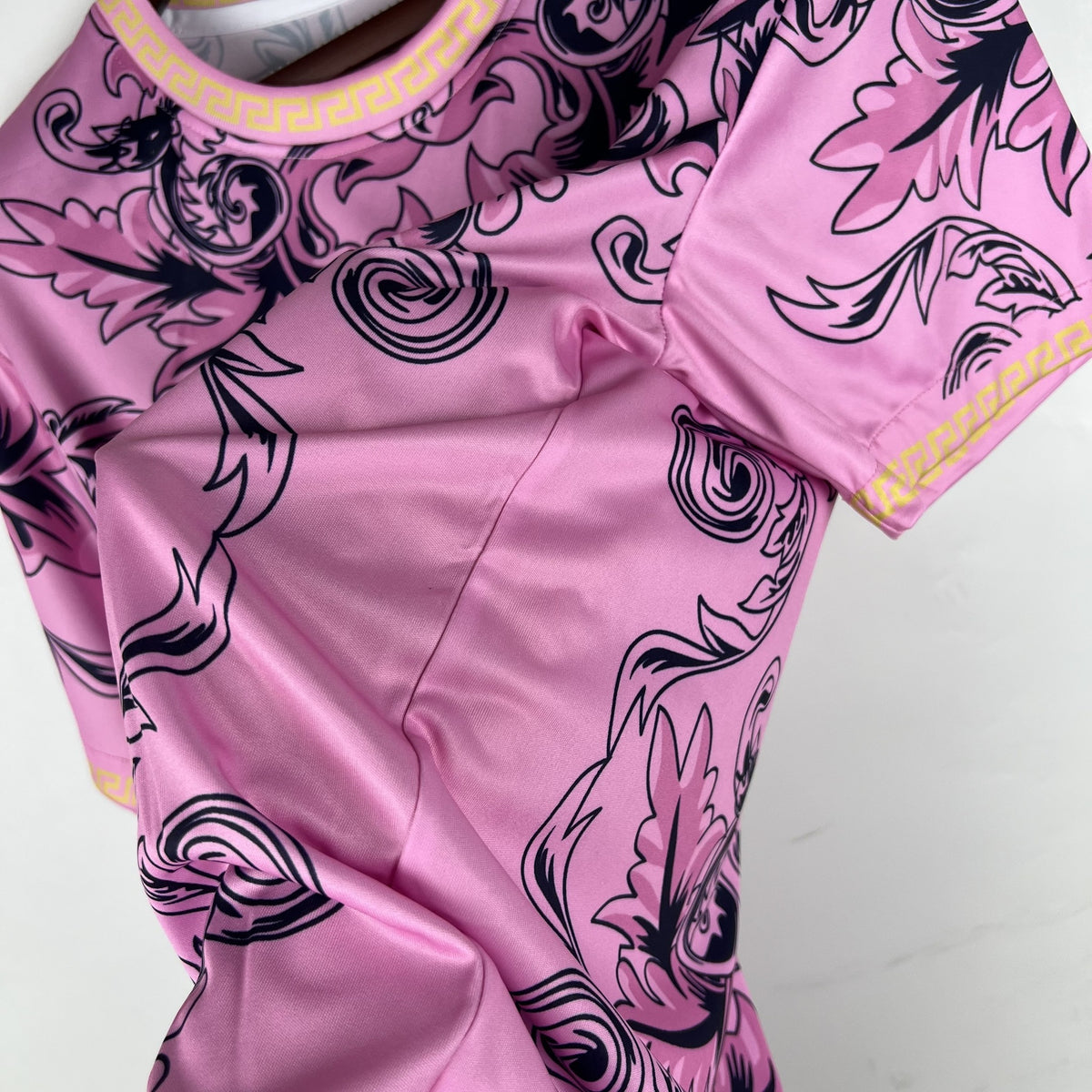 Camisola Itália Edição Especial Rosa 23/24 Retro