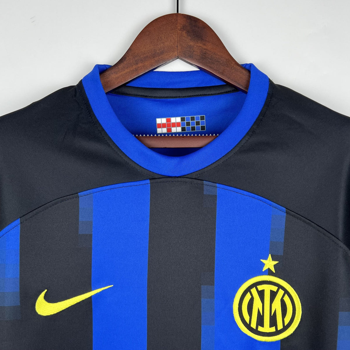 Camisola Inter de Milão Principal 23/24 Retro