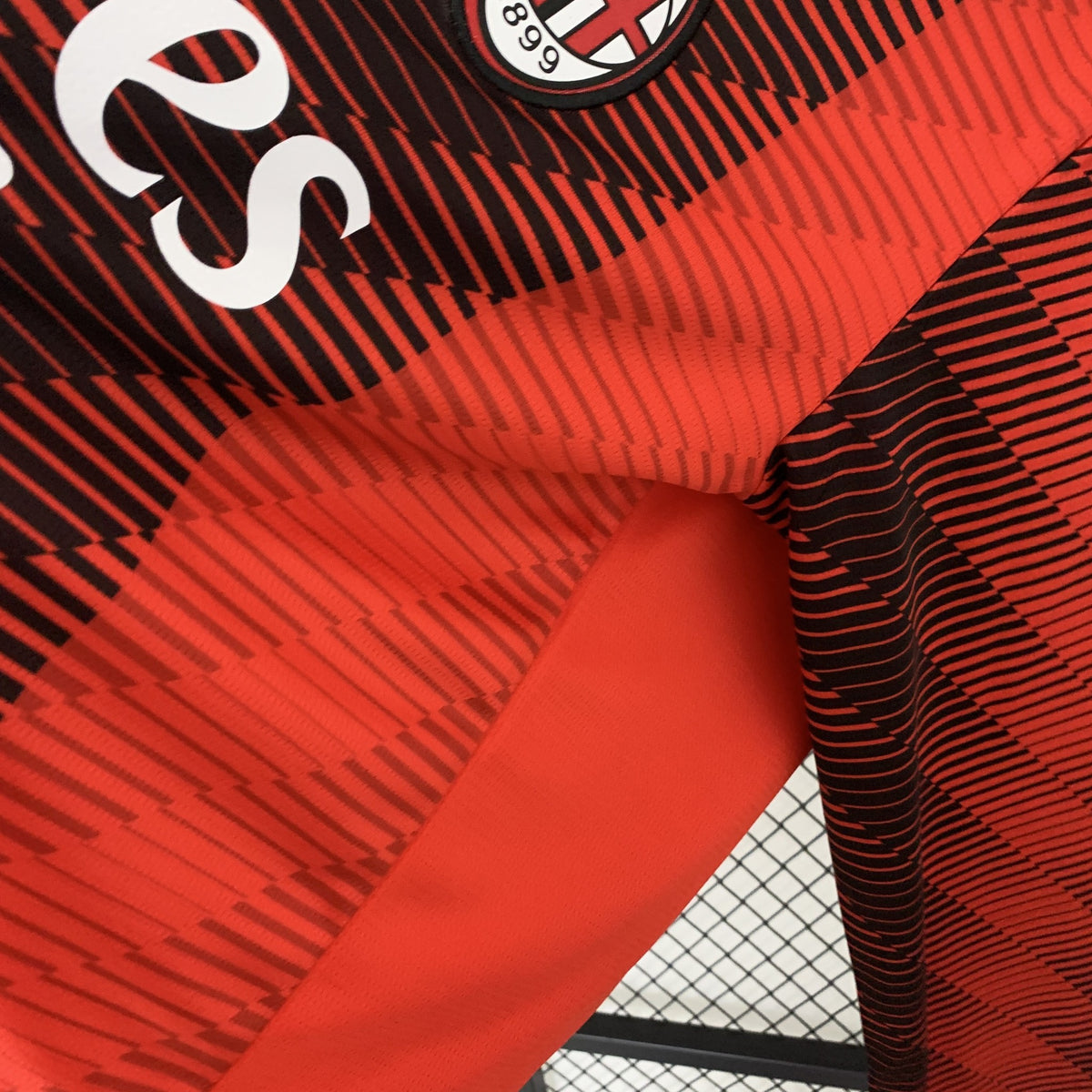 Camisola AC Milan Principal 23/24 Retro - Manga Comprida