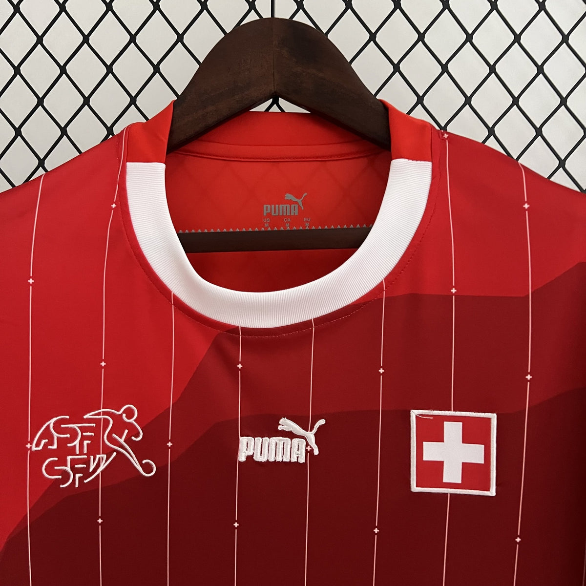 Camisola Suíça Principal 23/24 Retro