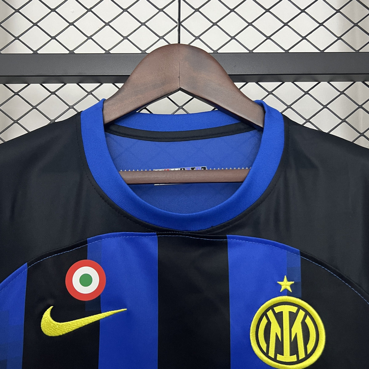 Camisola Inter de Milão Principal Edição Especial Patrocinador 23/24 Retro