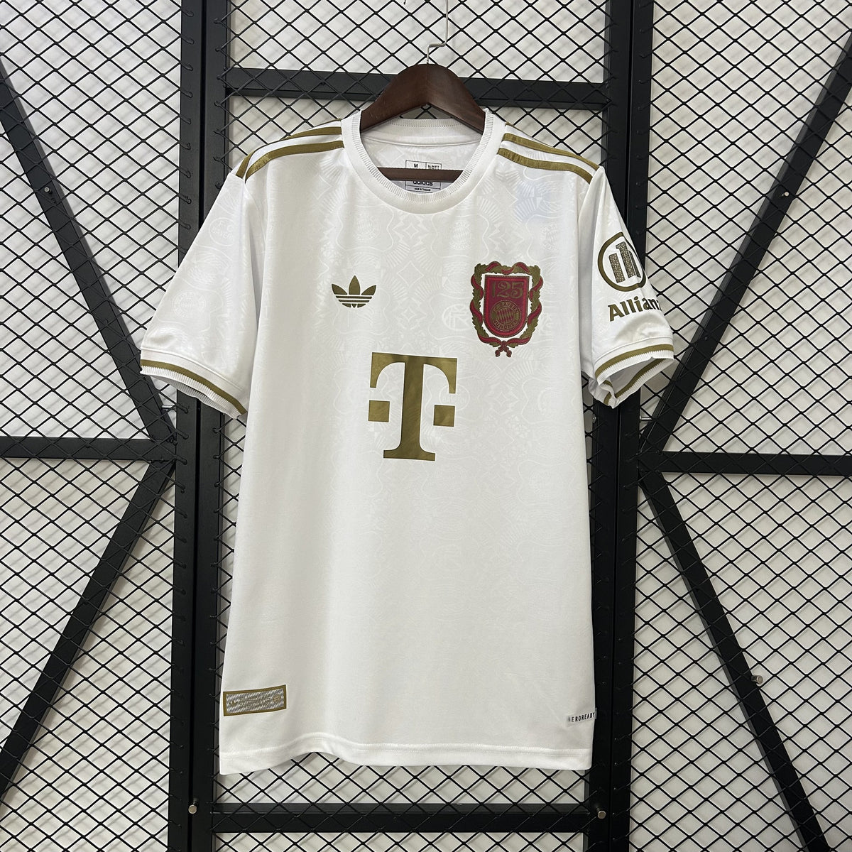 Camisola Bayern Munique Edição Especial 125 Anos 25/26 (Modelo 2)