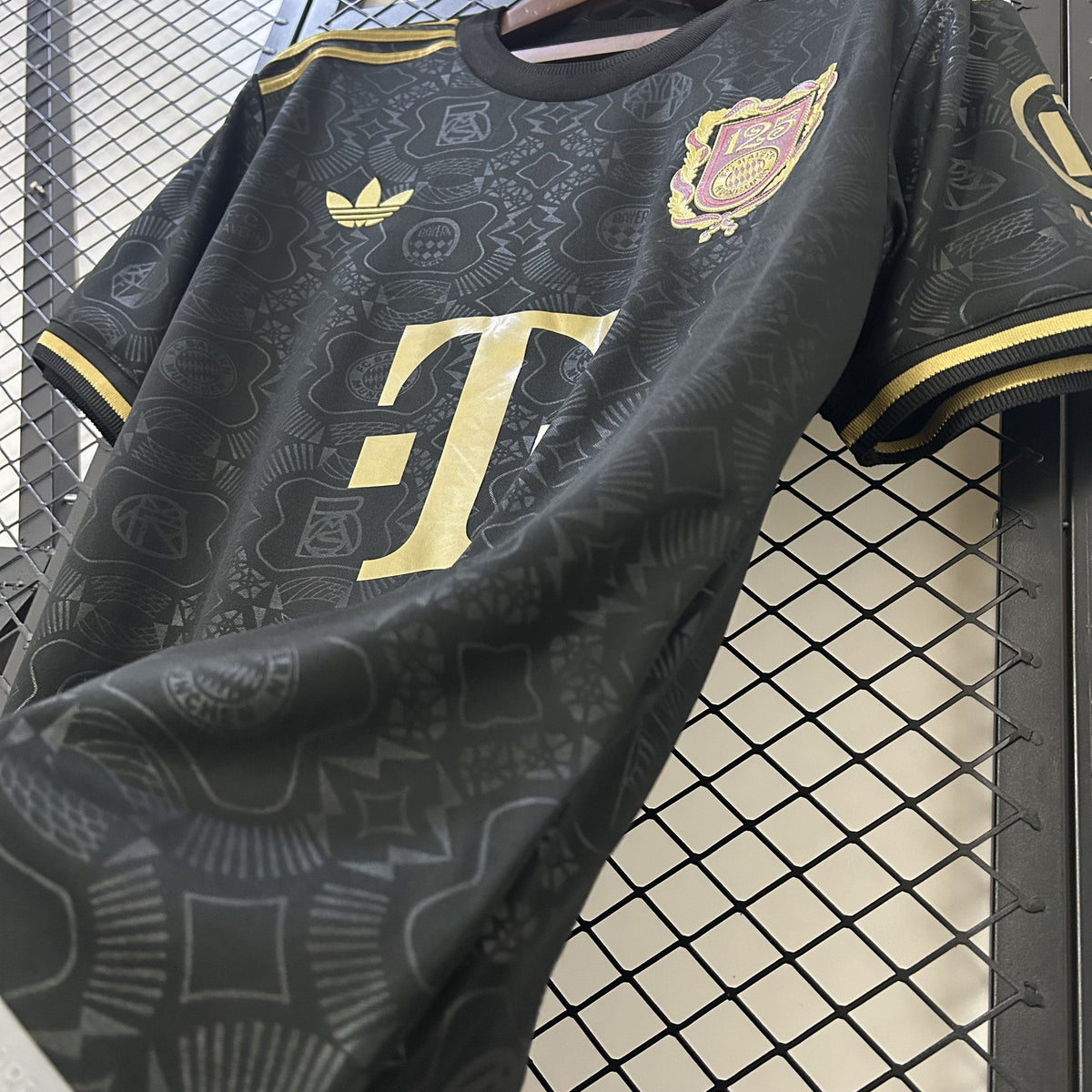Camisola Bayern Munique Edição Especial 125 Anos 25/26