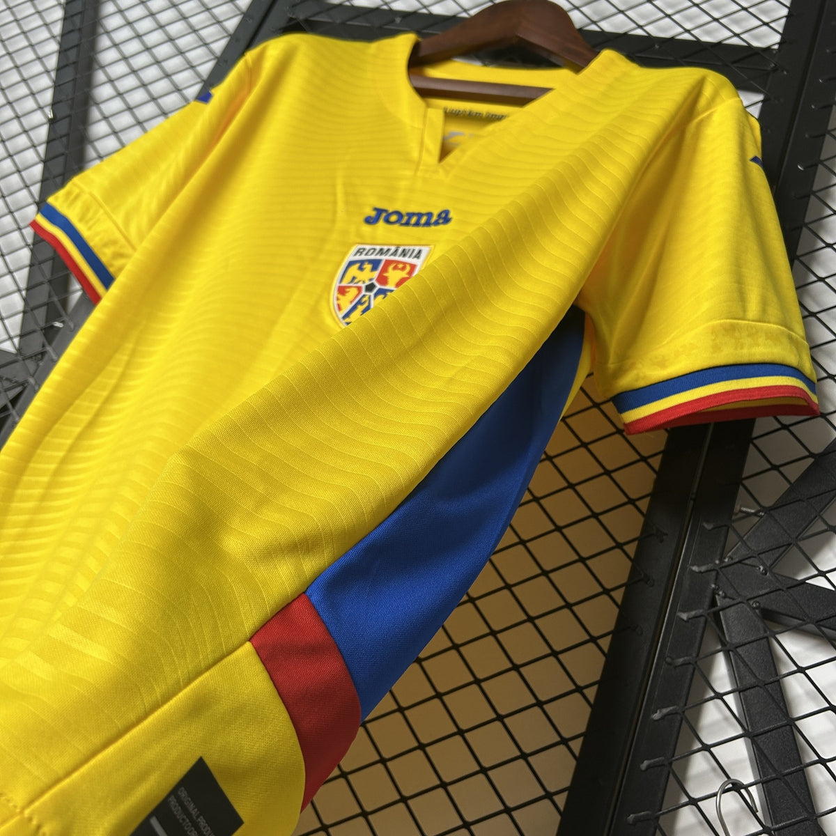 Camisola Roménia Principal 25/26