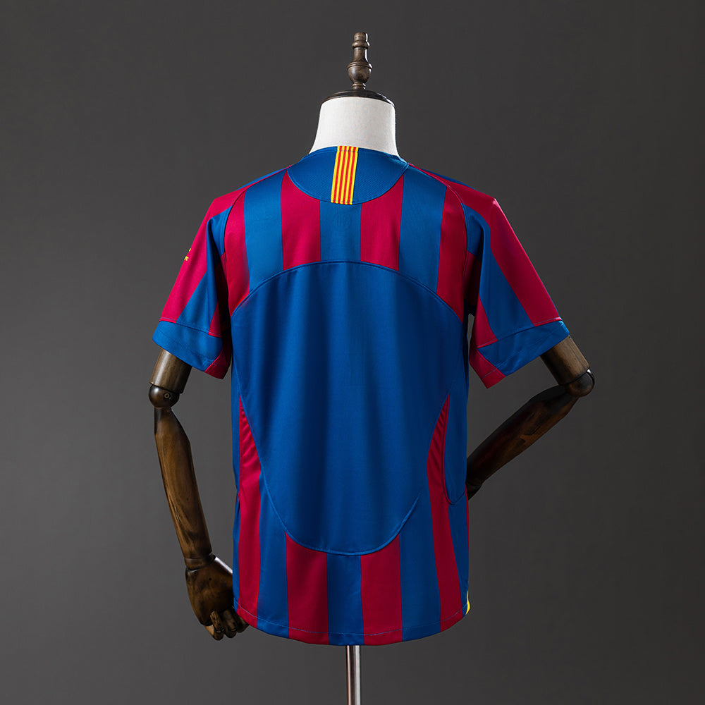 Camisola Barcelona Principal Edição Especial Liga dos Campeões 05/06 Retro