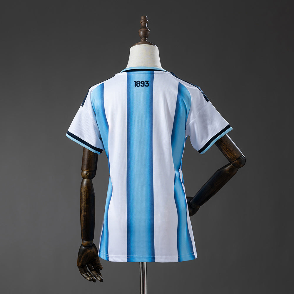 Camisola Argentina Principal 26/27 - Mundial 2026 - Versão Feminina (Modelo 2)