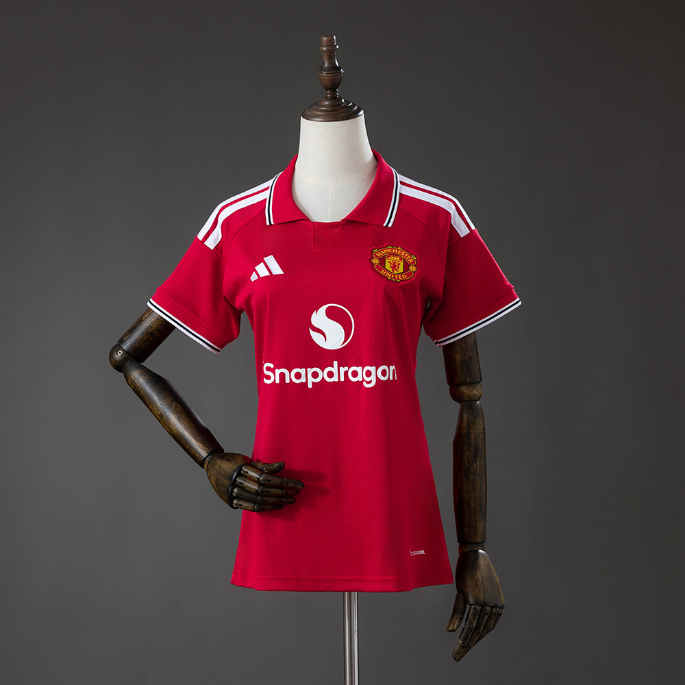 Camisola Manchester United Principal 26/27 - Versão Feminina (Modelo 2)