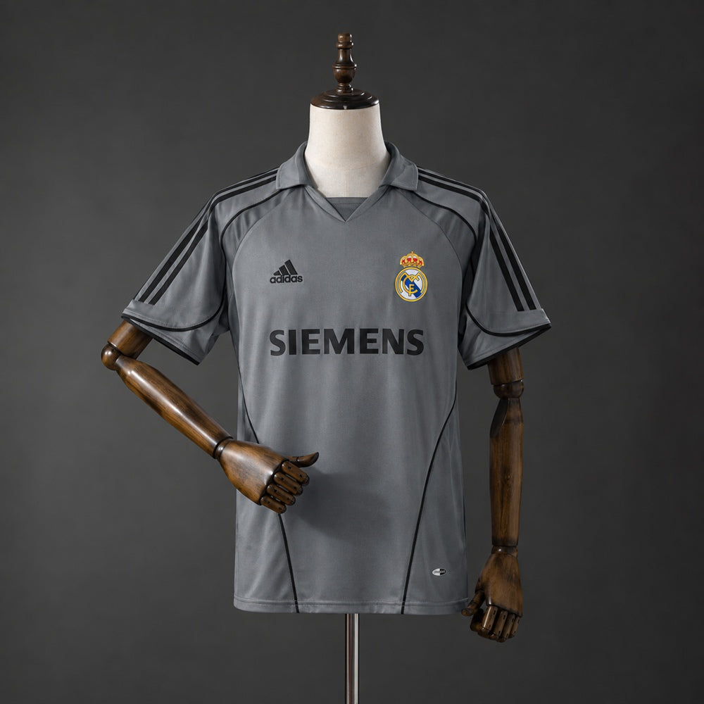 Camisola Real Madrid Terceira 05/06 Retro