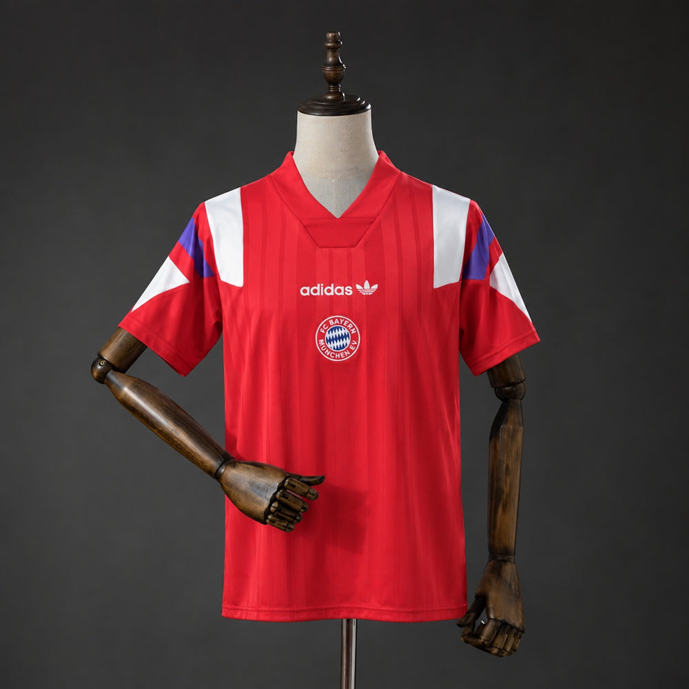 Camisola Bayern Munique Edição Especial Vermelha 26/27 Retro