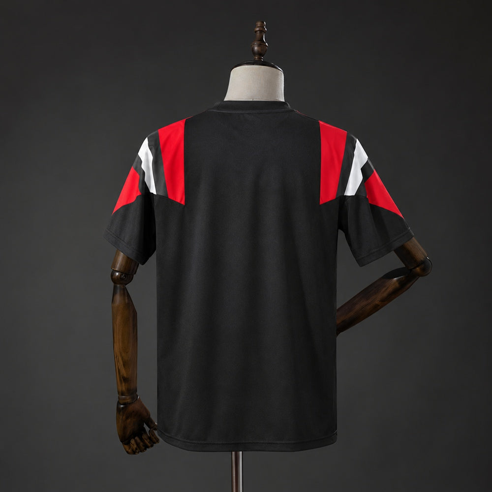 Camisola Manchester United Edição Especial Preta 26/27 Retro