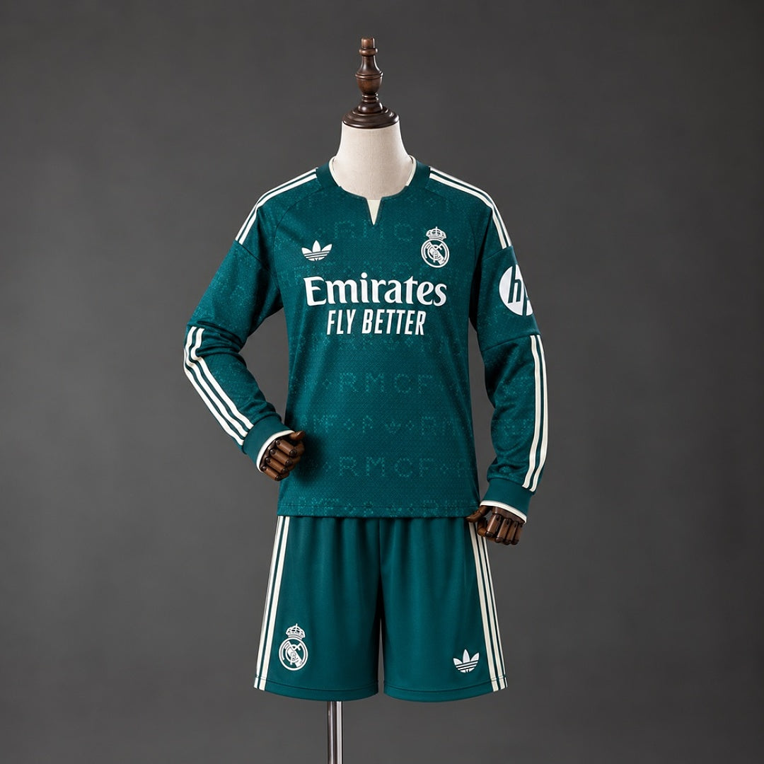 Kit Real Madrid Alternativa Criança 26/27 - Manga Comprida