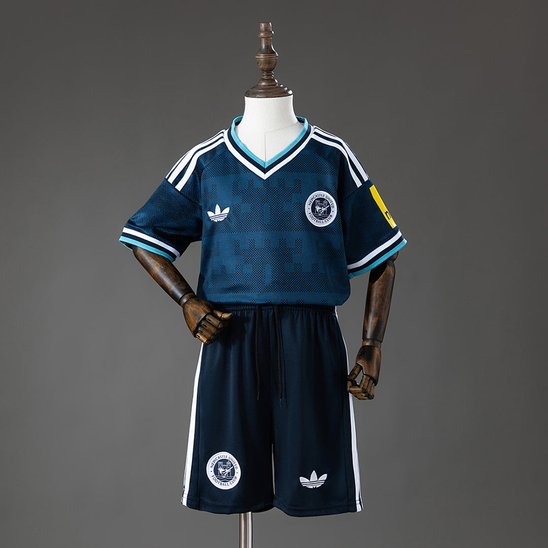 Kit Newcastle United Alternativa Criança 26/27