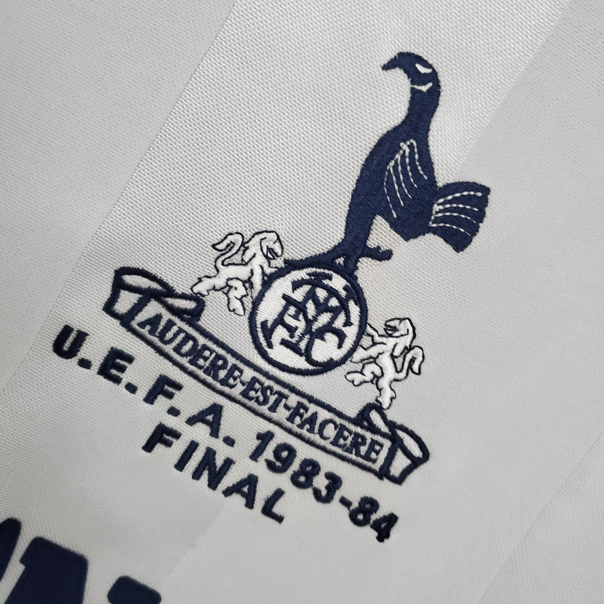 Camisola Tottenham Hotspur Principal 83/84 Retro