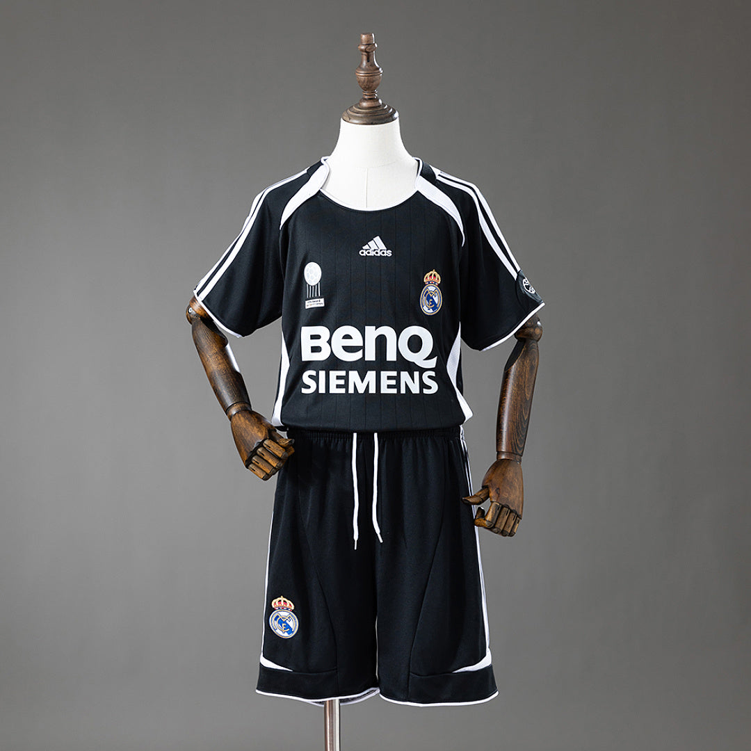 Kit Real Madrid Terceira Criança 06/07