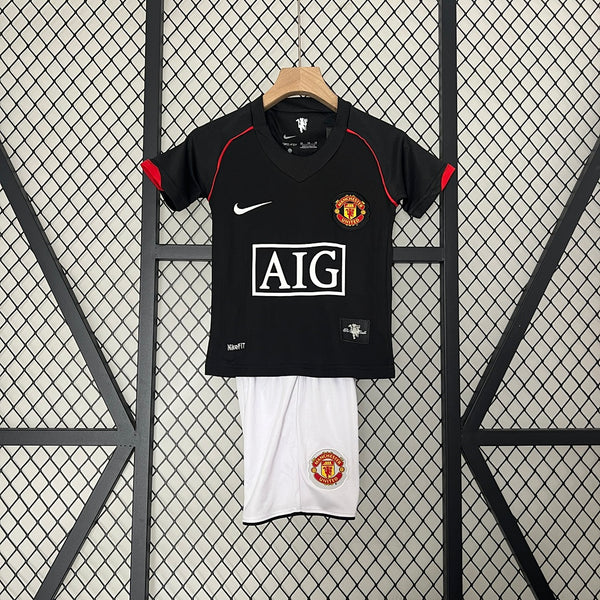 Kit Manchester United Preto Criança 07/08