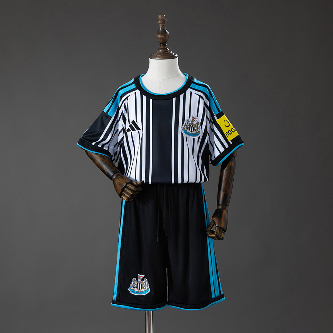 Kit Newcastle United Principal Criança 26/27
